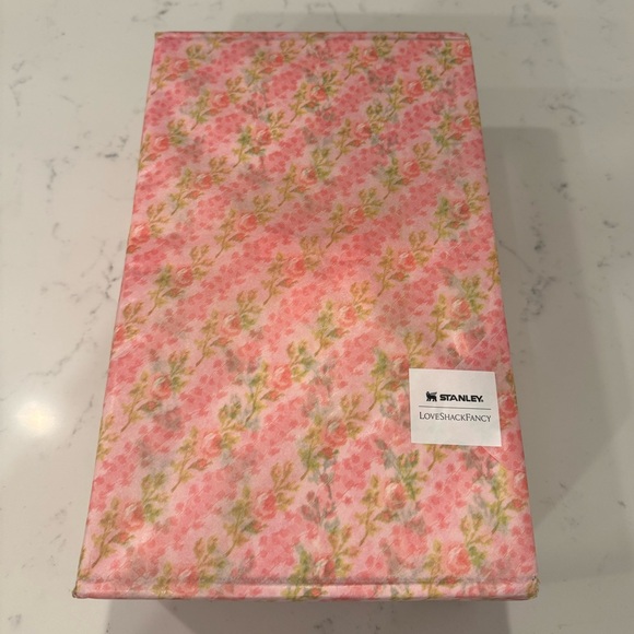 The Stanley x LoveShackFancy💞 Blooming Heirloom 40 OZ BRAND NEW IN PACKING - Picture 3 of 5